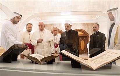 You are currently viewing Pope Francis, Grand Imam view Louvre Abu Dhabi collection during historic visit