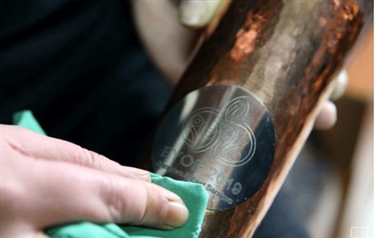 You are currently viewing Bosnia’s sole female coppersmith keeps flame burning for dwindling art