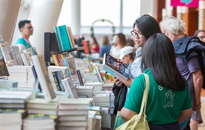 You are currently viewing Emirates Airline Festival of Literature begins with a host of literary stars