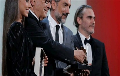 You are currently viewing «جوكر» يحصد جائزة الأسد الذهبي في مهرجان فينيسيا