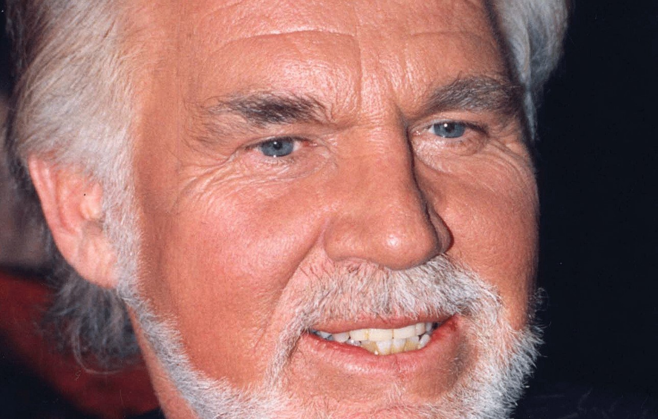 You are currently viewing Departure of American Country Music Icon Kenny Rogers