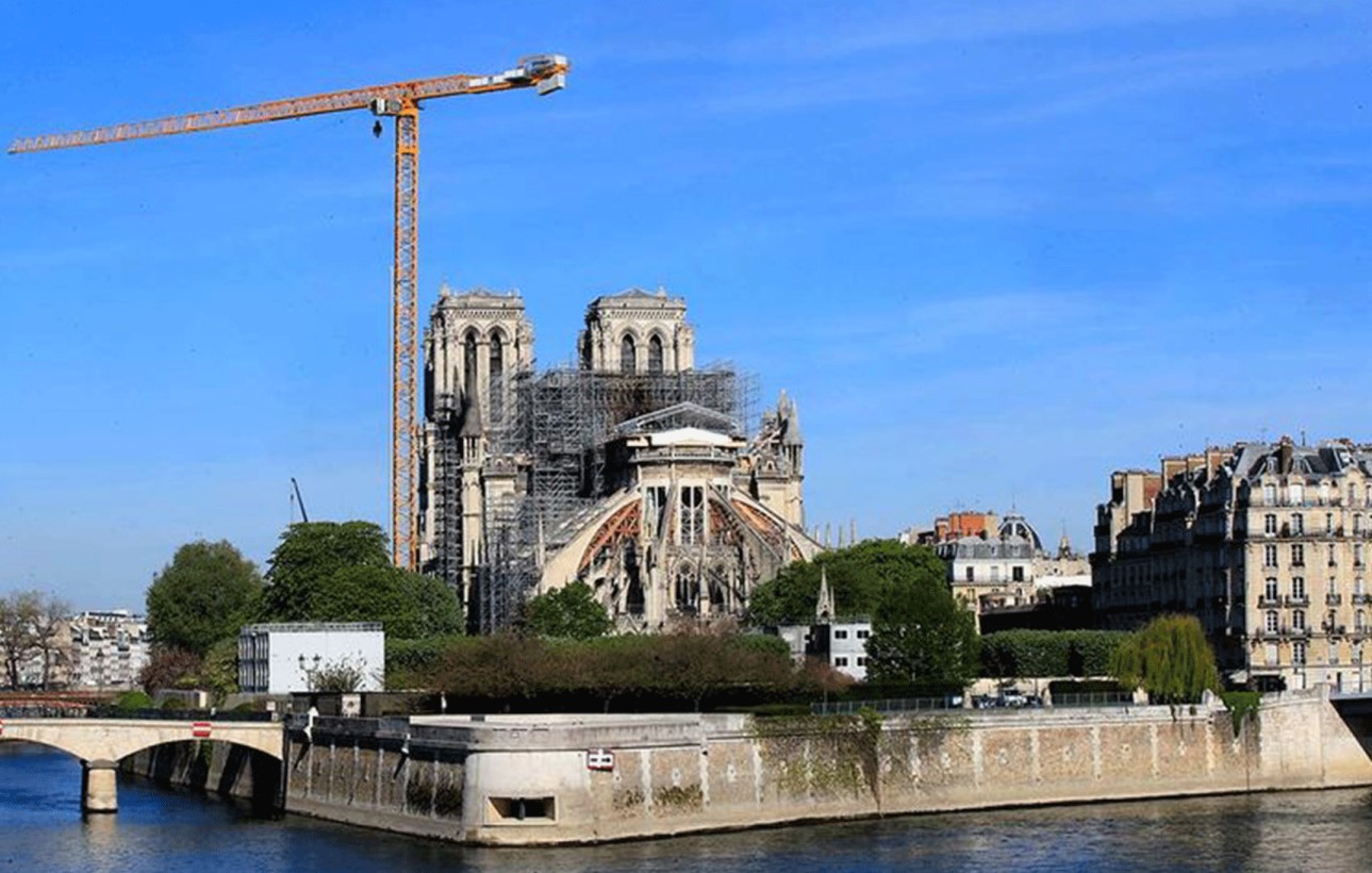 You are currently viewing COVID-19 lockdown stalls Notre-Dame’s rebirth one year after fire