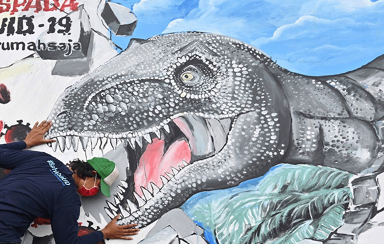 Read more about the article Indonesian artists make wall murals to help clamp down a surging tide of coronavirus infections