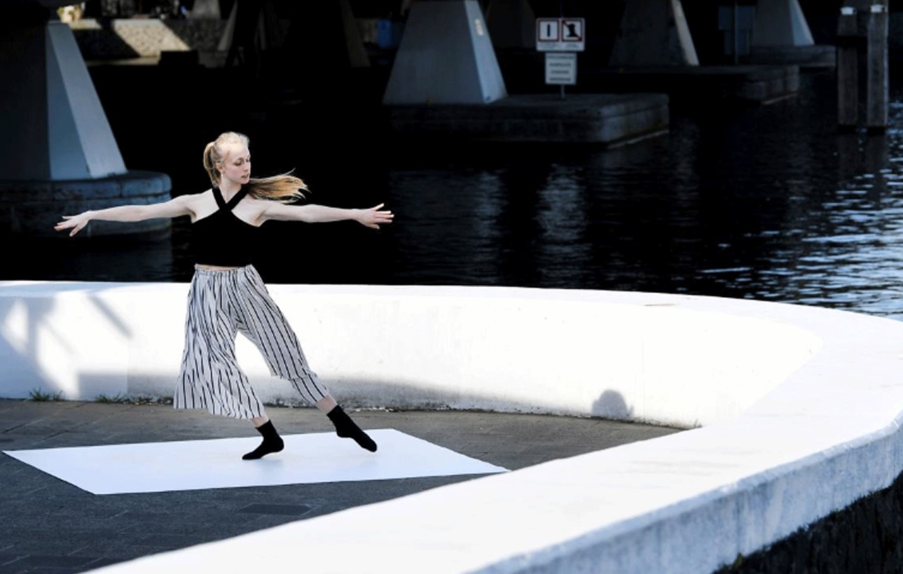 Read more about the article Dancing in the streets: Ballet stars perform in empty Amsterdam