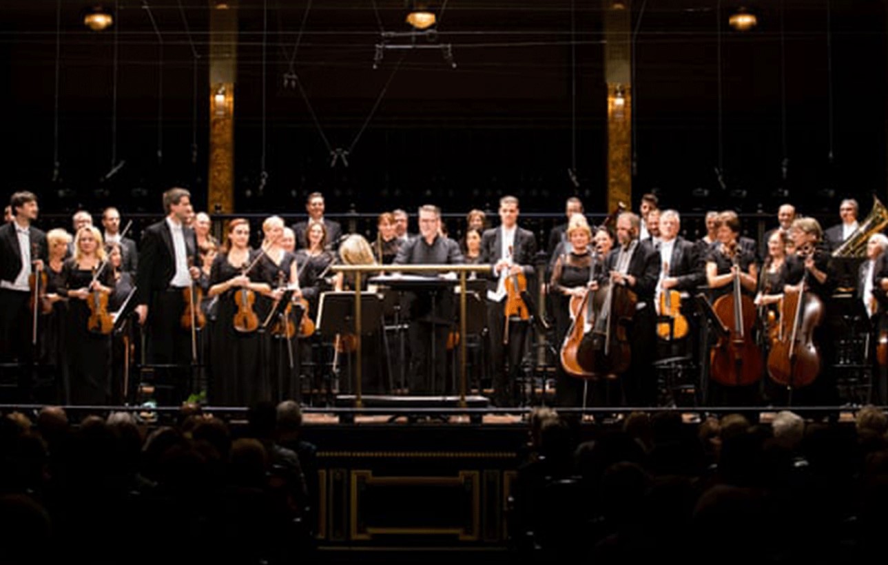 Read more about the article Drive-by Strauss: Hungarian orchestra airs concerts from cars