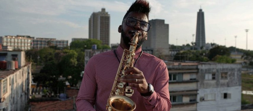 Read more about the article Cuba’s artists make music and dance on rooftops during lockdown