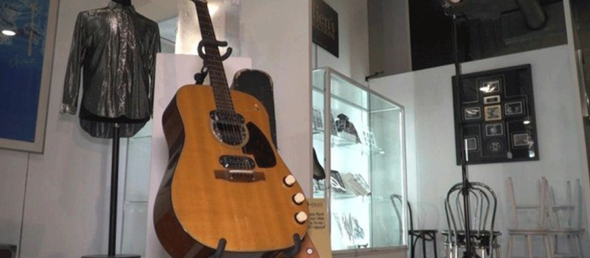 Read more about the article Kurt Cobain’s ‘Unplugged’ guitar sells for record $6 million at auction