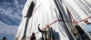 Read more about the article Christo’s ‘L’Arc de Triomphe, Wrapped’ opens to the public in Paris