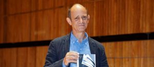Read more about the article South African writer Damon Galgut wins 2021 Booker Prize for ‘The Promise’