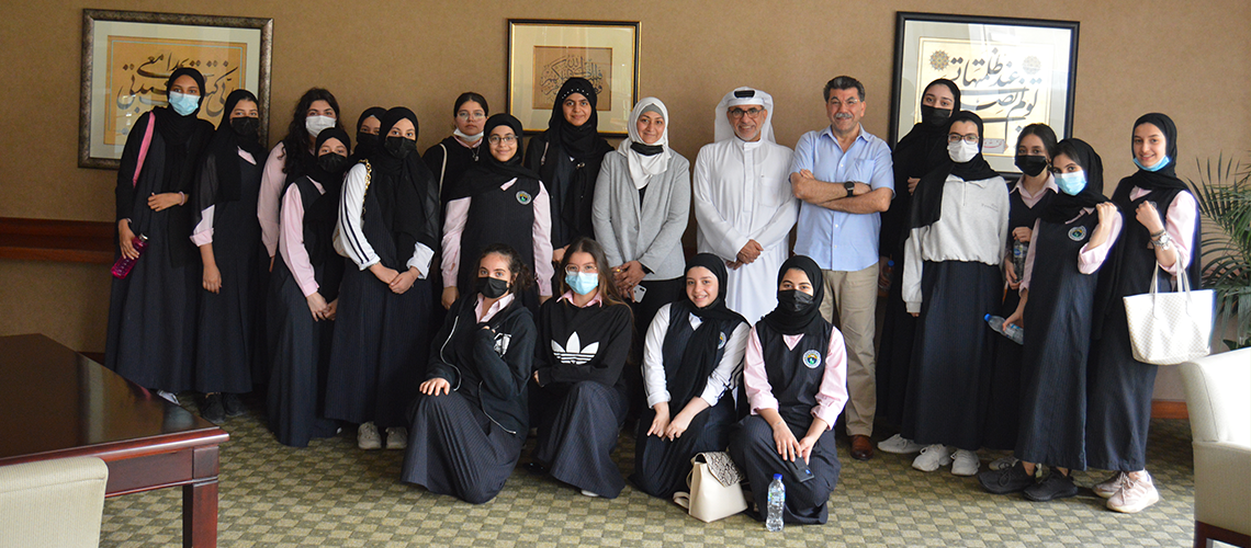 You are currently viewing Al Owais Cultural Foundation Receives Student Delegation from Ahliya Private School