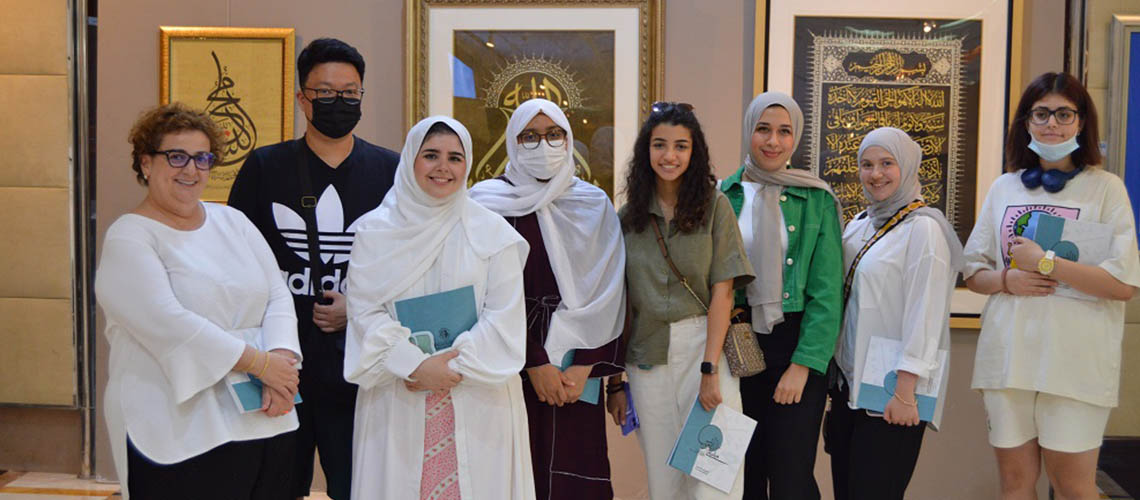 وفد من الجامعة الأمريكية في دبي يزور مؤسسة العويس الثقافية