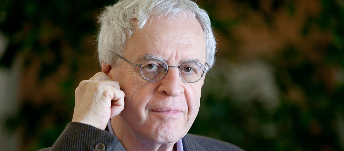 You are currently viewing Charles Simic, acclaimed poet adept at wordplay, dies at 84