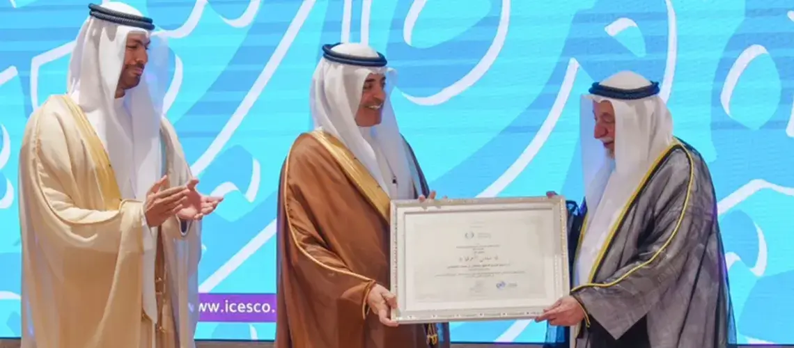 Read more about the article منح حاكم الشارقة لقب “سادن المعرفة”