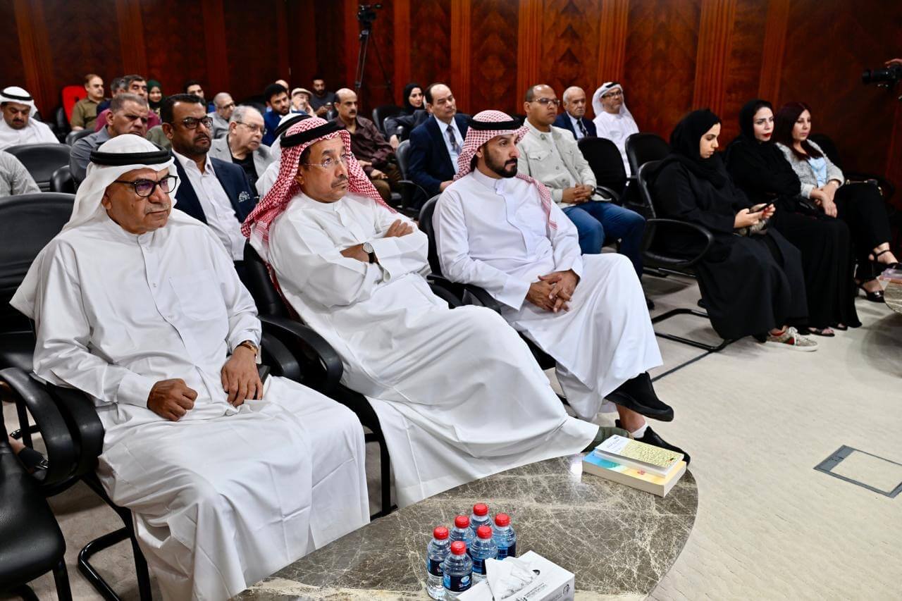 نخبة من الحضور تابعوا ندوة الدبلوماسية الثقافية