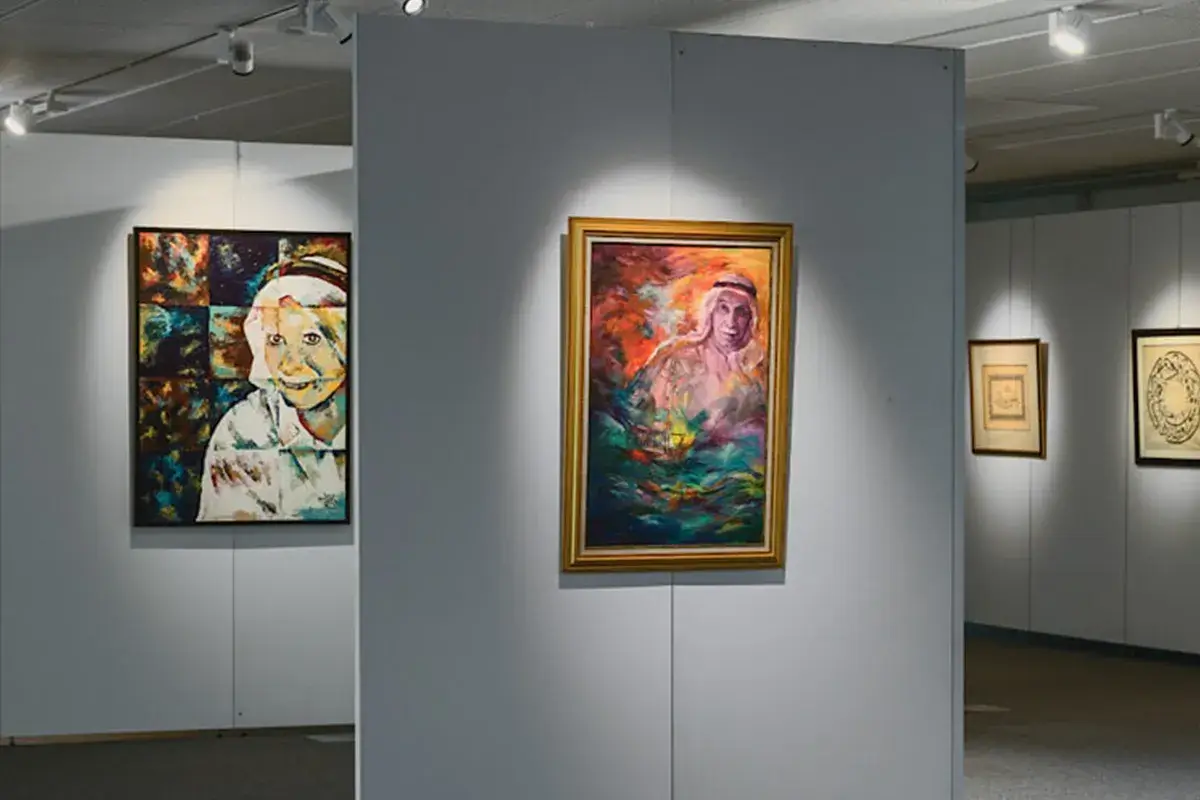 معرض "كلمات تهوى الجمال" - باريس