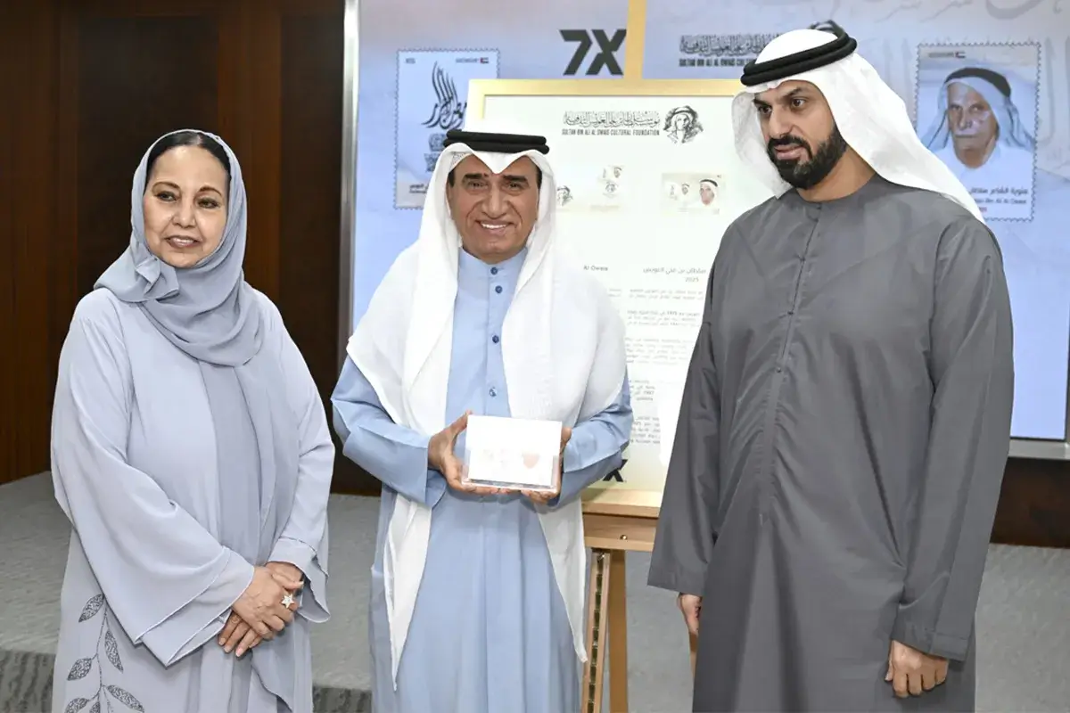 اصدار مجموعة من الطوابع التذكارية المميزة احتفاءً بالشاعر الراحل سلطان بن علي العويس بالتعاون مع مجموعة  سفن أكس