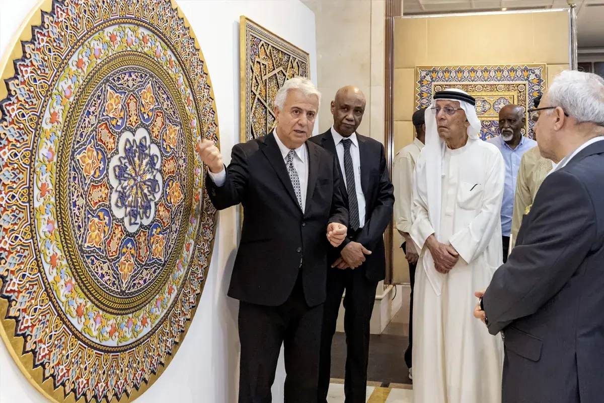 معرض "جواهر مدوّنة – حوار الزخرفة والخط" للفنانين تاج السر حسن ومروان العريضي