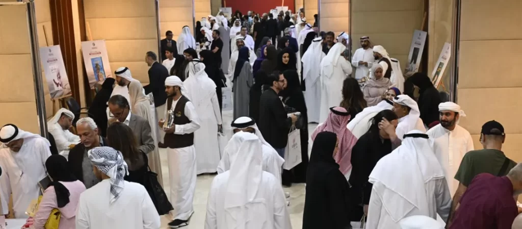 احتفالات توقيع الكتب في الإمارات.. سحر الورق ودفء اللقاء